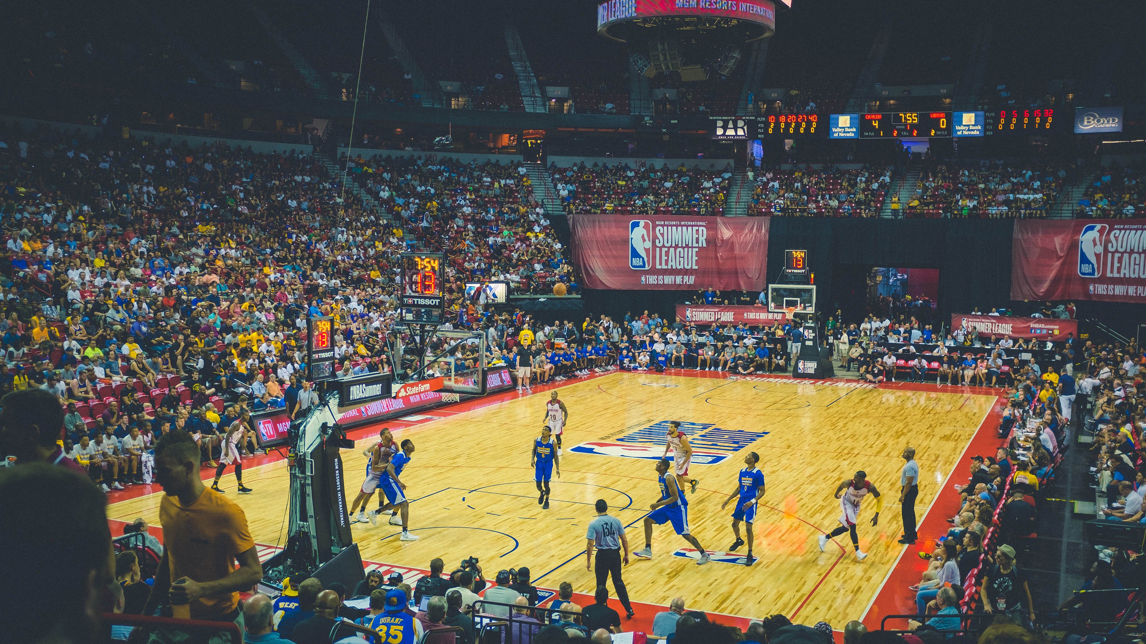 球迷自制“燃动”短片,新颖剪辑惊喜不断,篮球自媒体视频怎么做